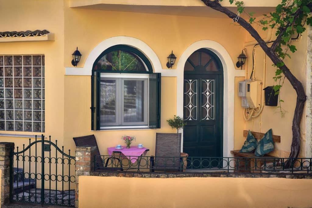 Nafsikas Apartment - Ipsos Beach Екстер'єр фото