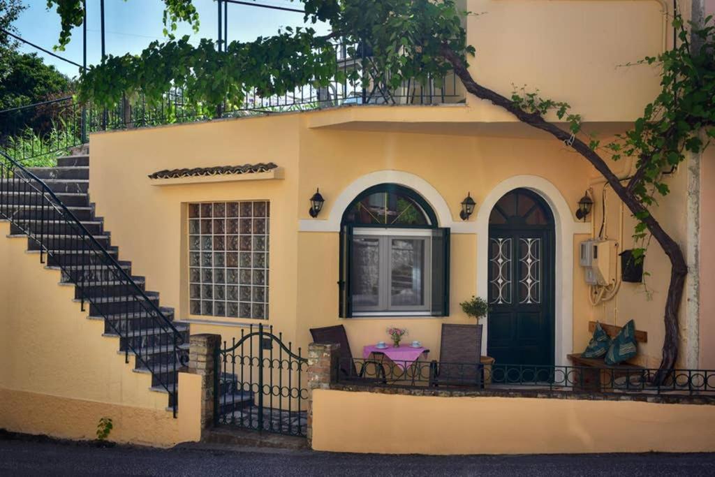 Nafsikas Apartment - Ipsos Beach Екстер'єр фото
