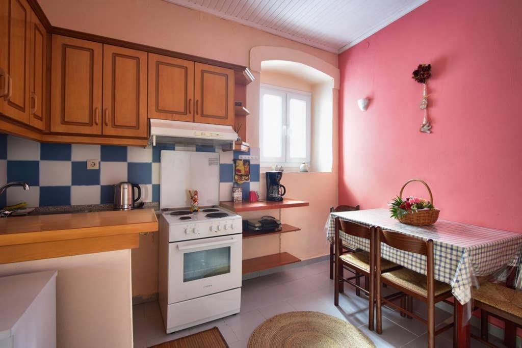 Nafsikas Apartment - Ipsos Beach Екстер'єр фото